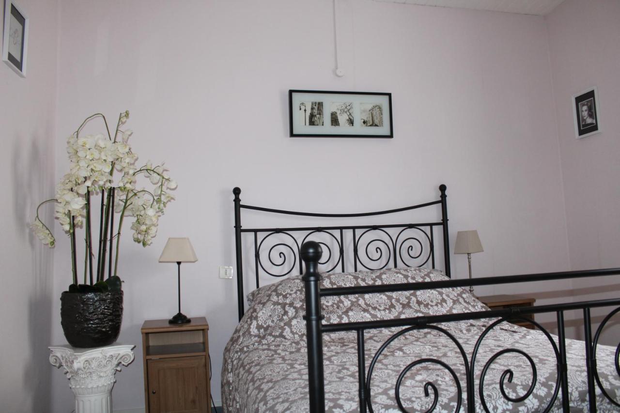 Bed and Breakfast Le Chat Botte - Vankantiehuis In Languedoc-Roussillion Routier Екстер'єр фото