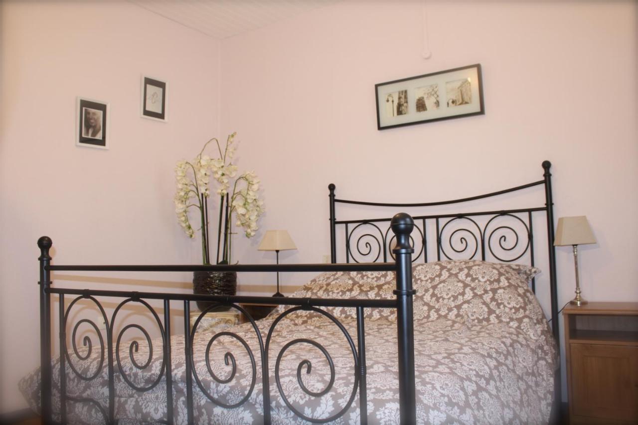 Bed and Breakfast Le Chat Botte - Vankantiehuis In Languedoc-Roussillion Routier Екстер'єр фото